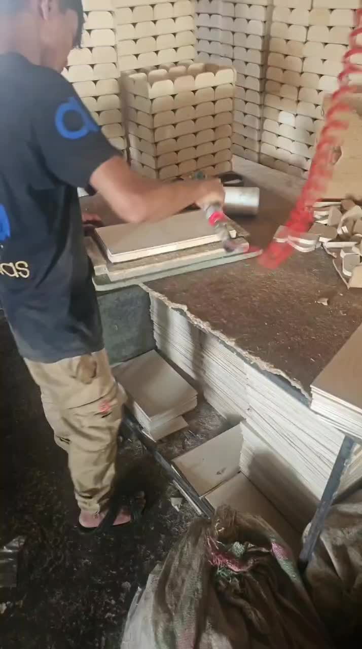 کارگر ساده شهرستانی با جای خواب و وعده غذایی|استخدام صنعتی، فنی، مهندسی|تهران, خاوران|دیوار