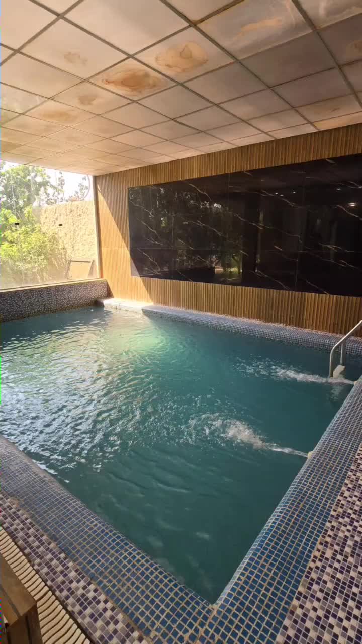 استخرسرپوشیده نقلی|اجارهٔ کوتاهمدت ویلا و باغ|اصفهان, شهرک زاینده رود|دیوار