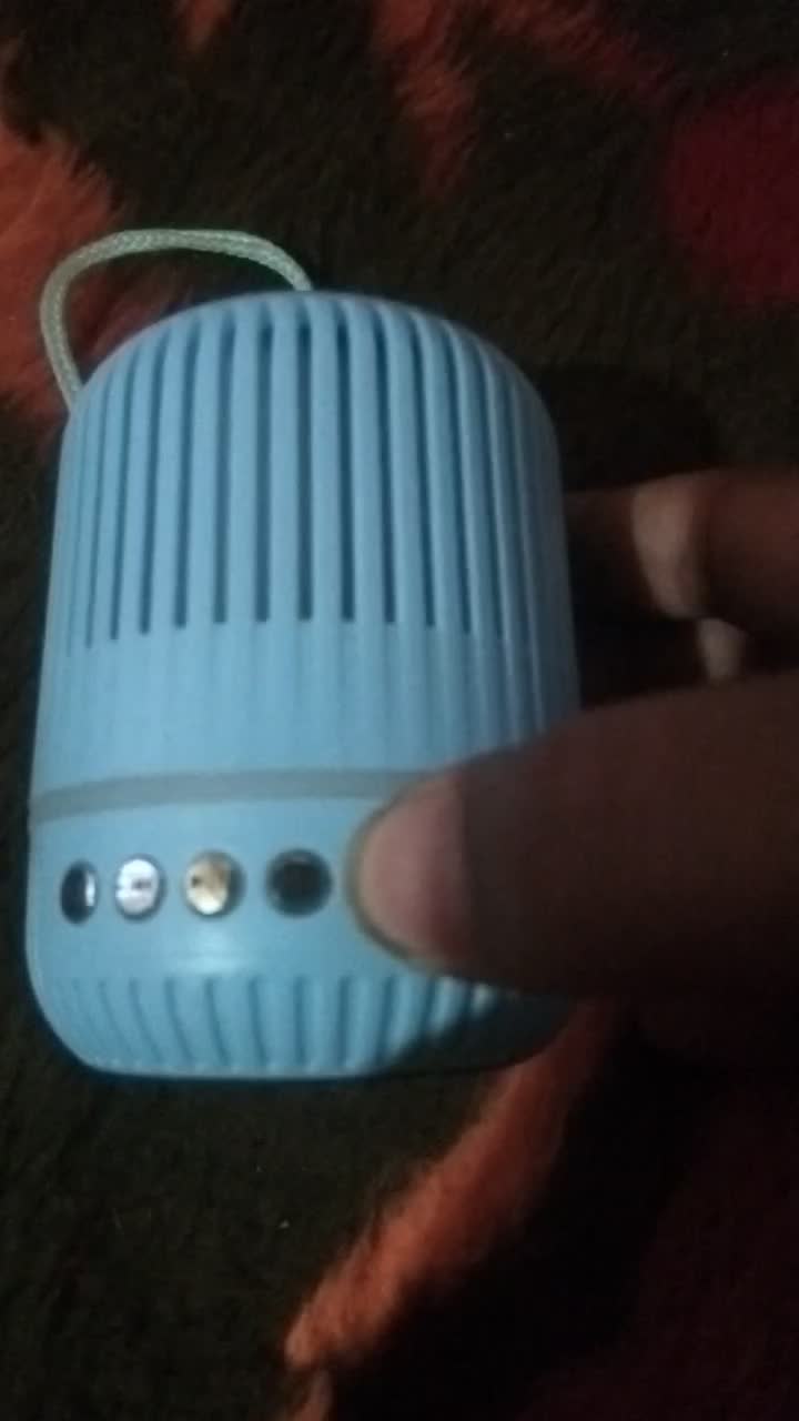 اسپیکر ۶۰۰صد تومن صدا خیلی بلنده|سیستم صوتی خانگی|اسفراین, |دیوار