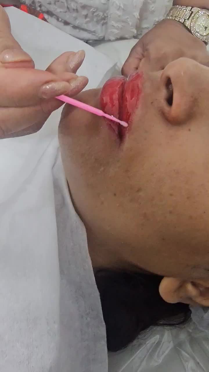 ۵۰ درصد تخفیف برای رفع تیرگی لب|خدمات آرایشگری و زیبایی|بندرعباس, |دیوار