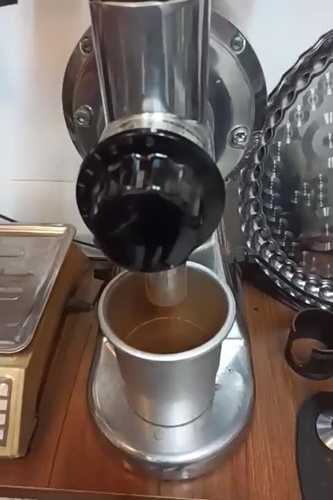 آسیاب فاما|کافی‌شاپ و رستوران|اندیشه, اندیشه فاز ۴|دیوار