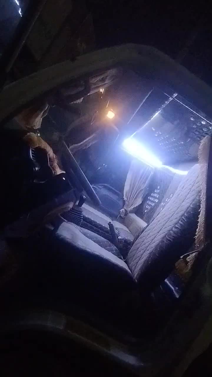 تودوزی داخلی ماشین بنز کمپرسی خاور نیسان|خدمات موتور و ماشین|زاهدان, |دیوار