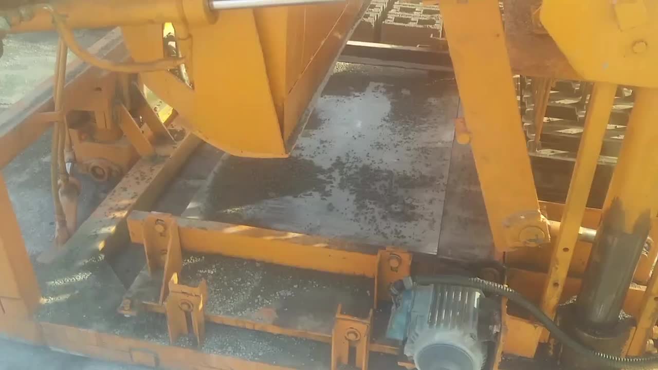 دستگاه بلوک زن تمام اتومات بالابر دار|ماشین‌آلات صنعتی|شیراز, تندگویان|دیوار