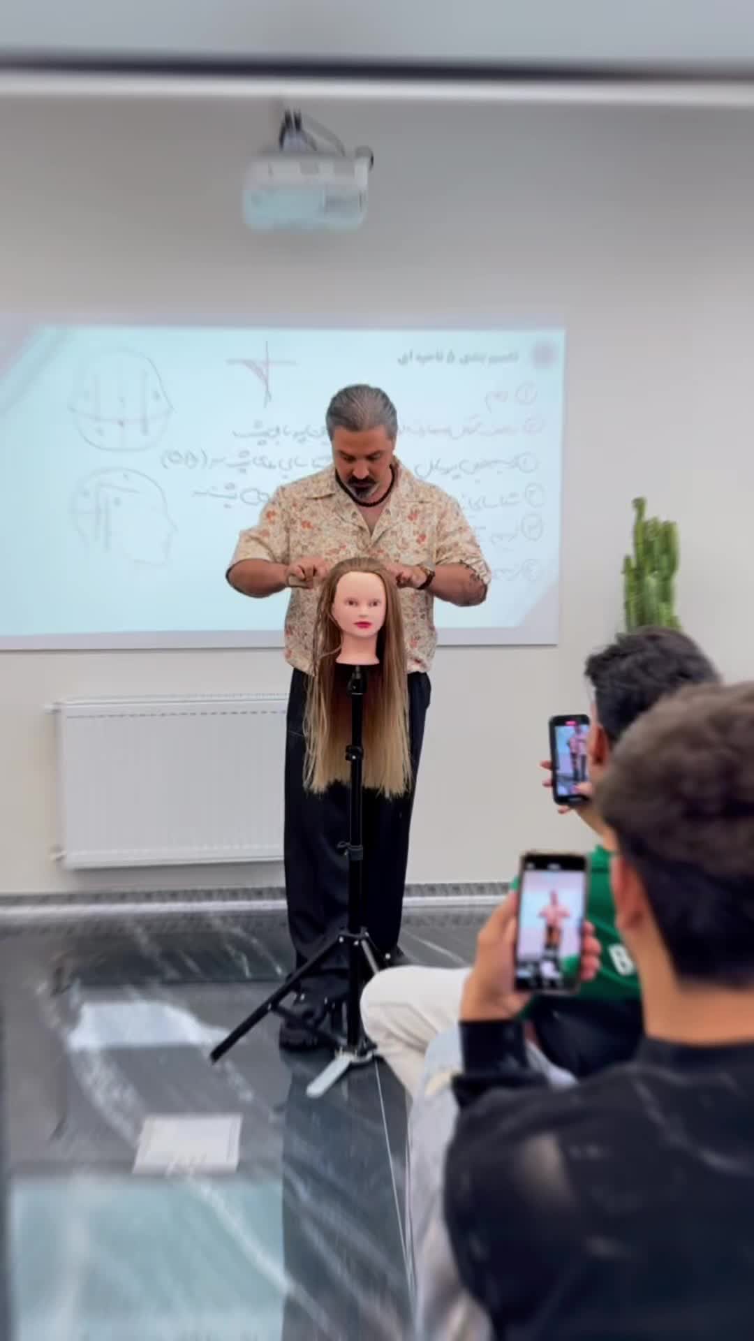 آموزش ارایشگری مردانه مقدماتی تا پیشرفته|خدمات آموزشی|اصفهان, مسجد مصلی|دیوار