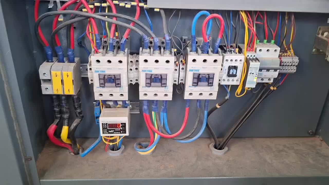 تابلو ساز برق صنعتی سه فاز و تک فاز|خدمات پیشه و مهارت|صحنه, |دیوار