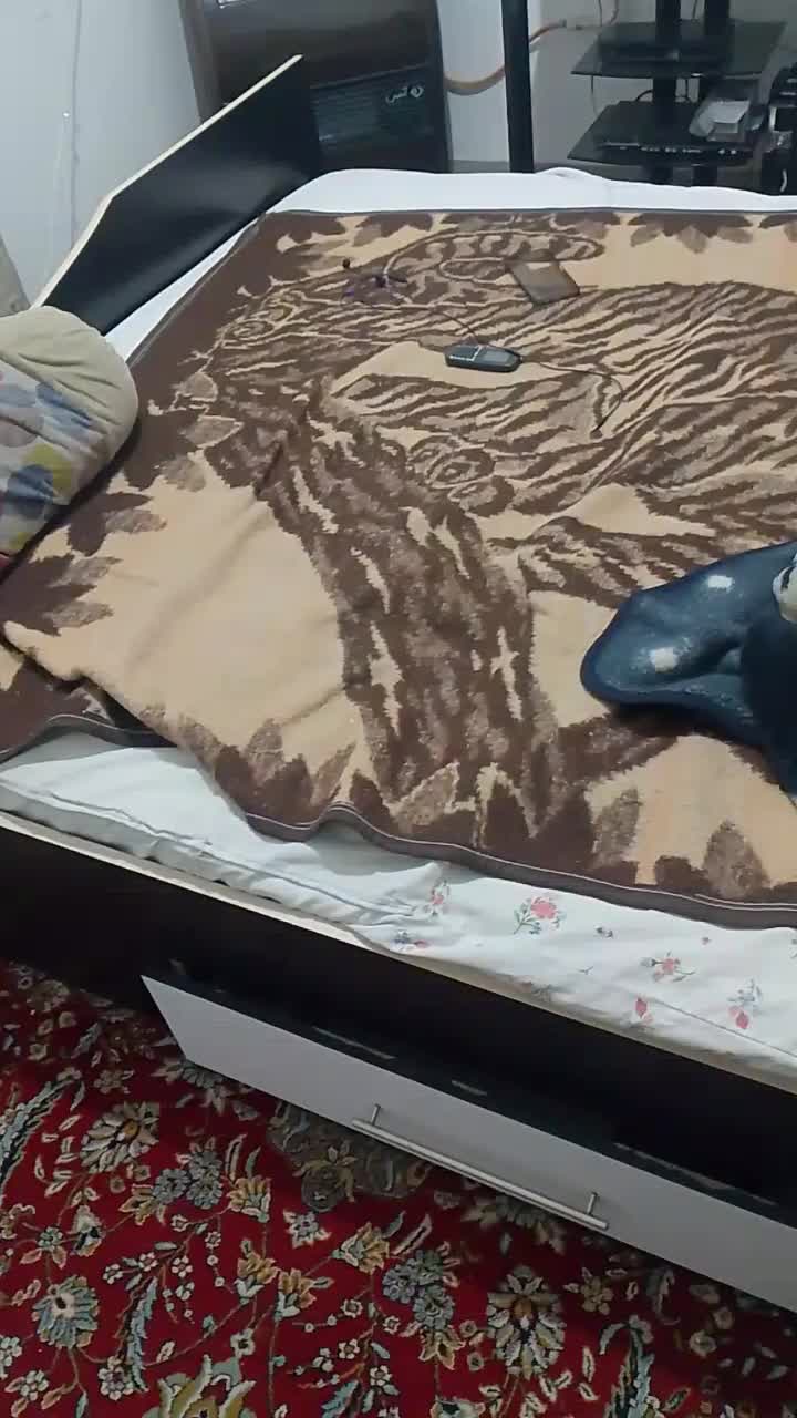 یک عدد هم تختخواب چوبی دونفره هم بفروش می رسد|تخت و سرویس خواب|سنقر, |دیوار