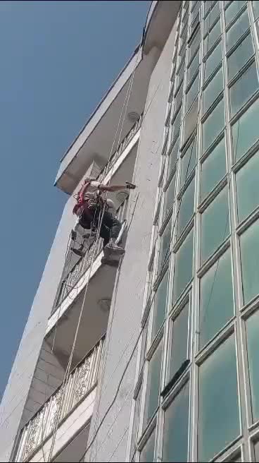 پیچ ورولپلاک و شستشو نما کار در ارتفاع باطناب راپل|خدمات پیشه و مهارت|کرج, باغستان|دیوار