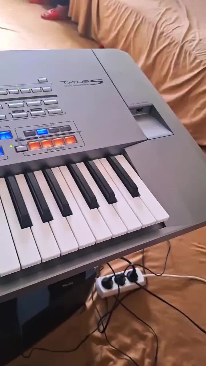یاماها تایروس5|پیانو، کیبورد، آکاردئون|تهران, هلال احمر|دیوار