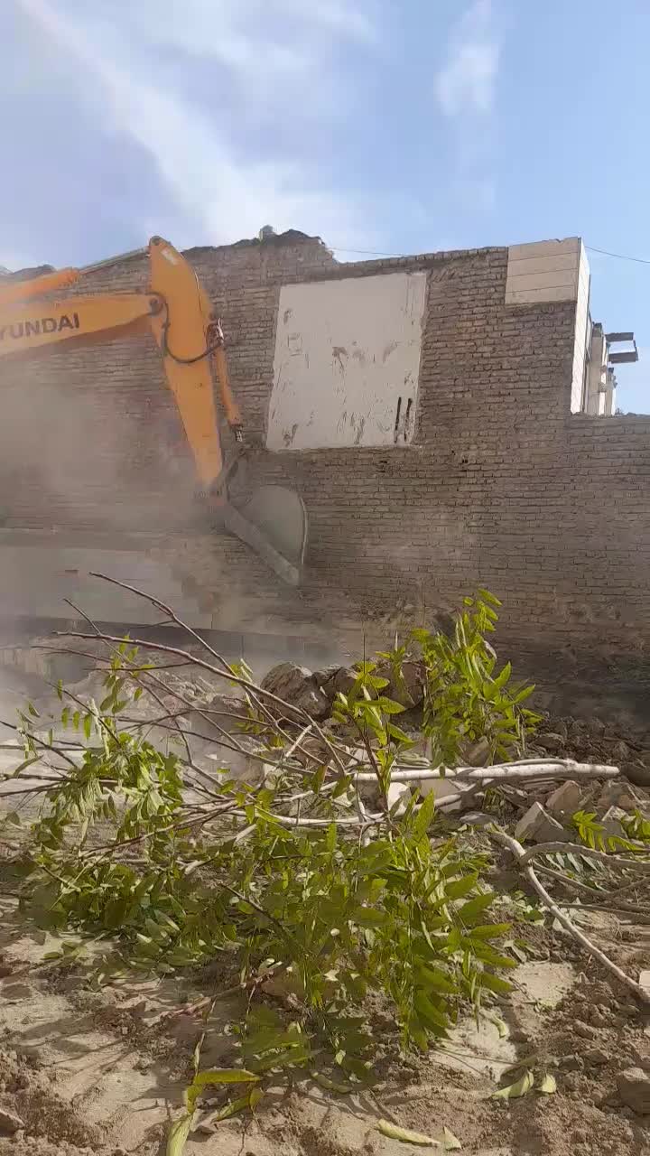 تخریب وخاکبرداری سادات حسینی(باپروانه کار)|خدمات پیشه و مهارت|مشهد, آزادشهر|دیوار