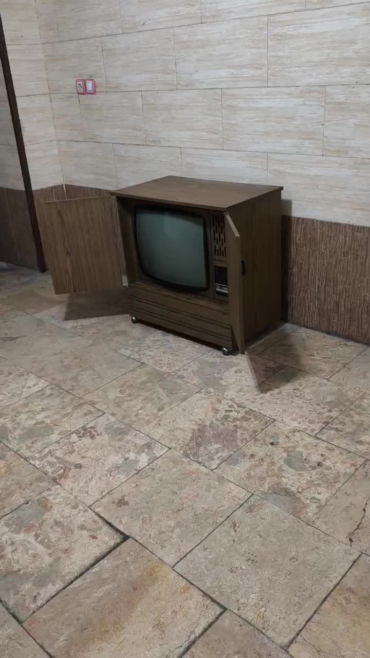 تلویزیون قدیمی مبله فابریک بدون خط و خش|کلکسیون اشیاء عتیقه|تهران, جماران (نیاوران)|دیوار