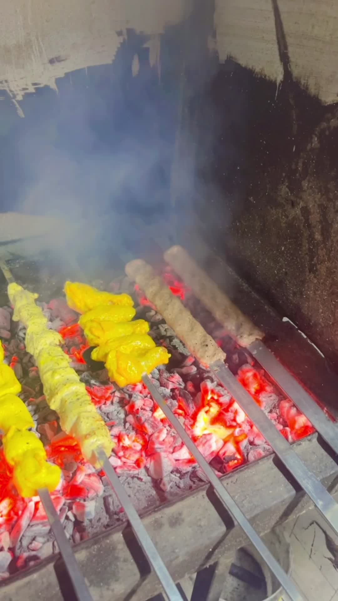 نیاز به همکار در آقای مزه|استخدام خدمات فروشگاه و رستوران|زرند, |دیوار