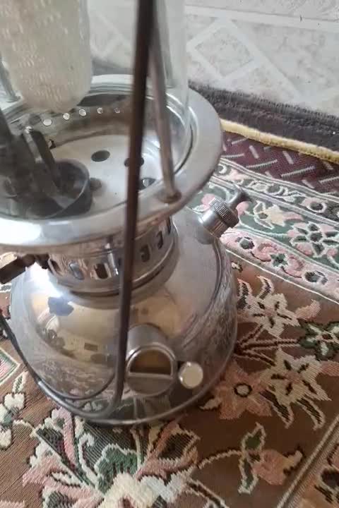 چراغِ تورِ نوستالژی|کلکسیون اشیاء عتیقه|آران و بیدگل, |دیوار