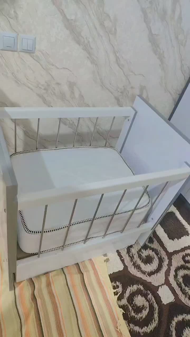 گهواره وتخت کنار مادر نو به همراه تشک نو|تخت و صندلی بچه|کرمانشاه, |دیوار