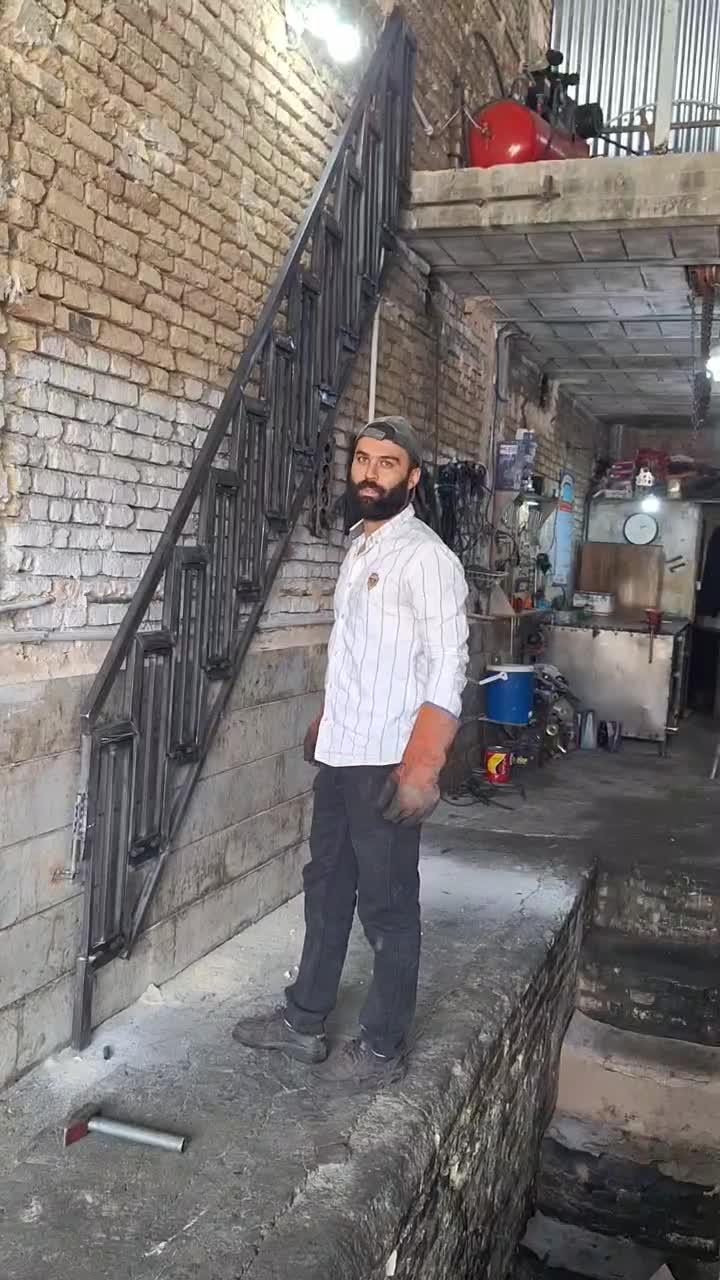 جوشکاری ساخت پله پیچ و پله تاشو،خم لوله|خدمات پیشه و مهارت|شهرکرد, |دیوار