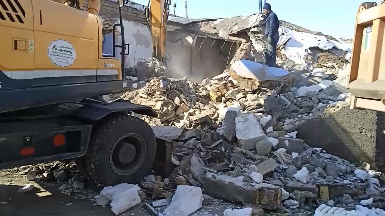 تخریب ساختمان کلی و جزعی|خدمات پیشه و مهارت|زنجان, |دیوار