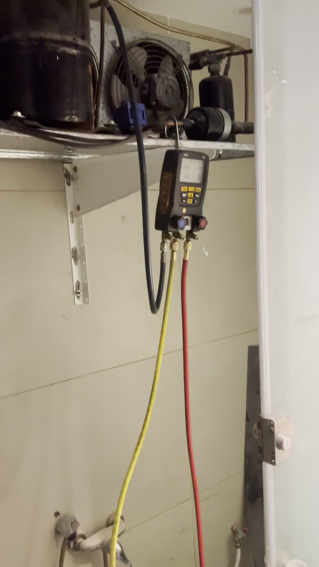 تعمیرات یخچال ‌لوازم سردکننده|خدمات پیشه و مهارت|شیراز, آبیاری|دیوار