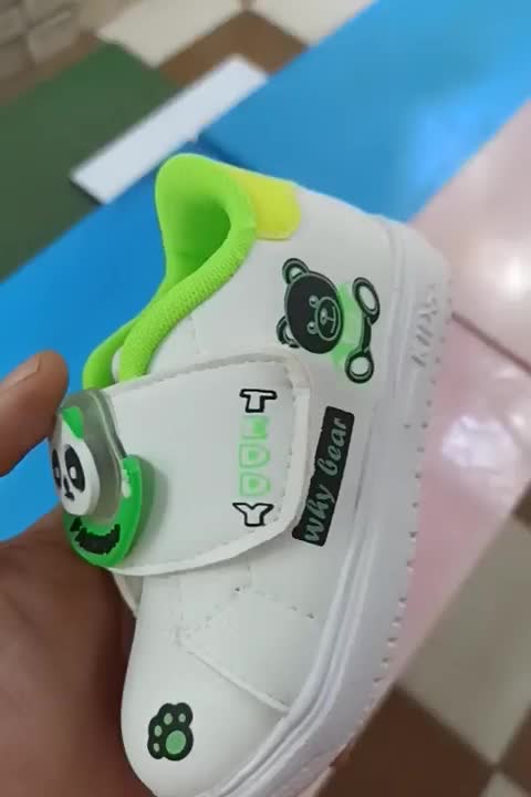 کفش پاندا چراغدار کوچک|کفش و لباس بچه|دزفول, |دیوار