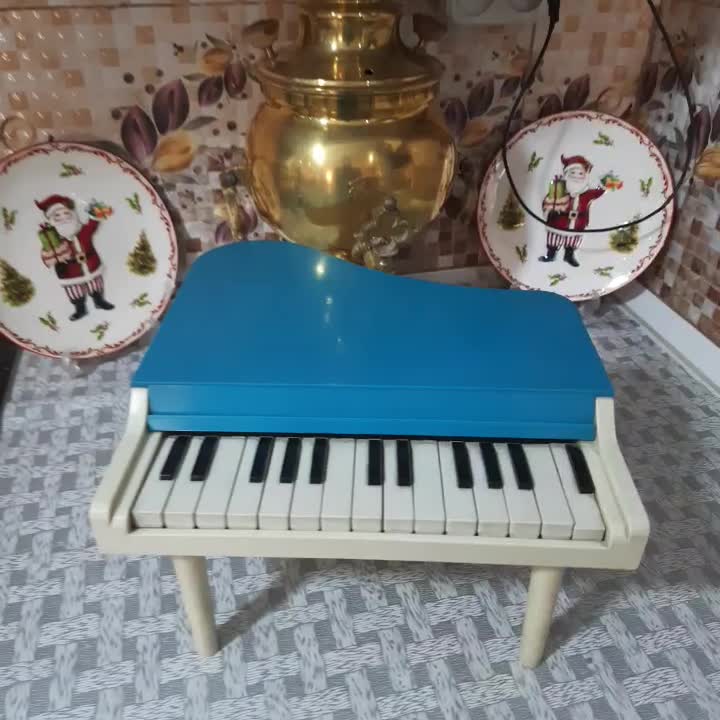 پیانو قدیمی ساخت ایتالیا سالم و تمیز|کلکسیون اشیاء عتیقه|مشکیندشت, |دیوار