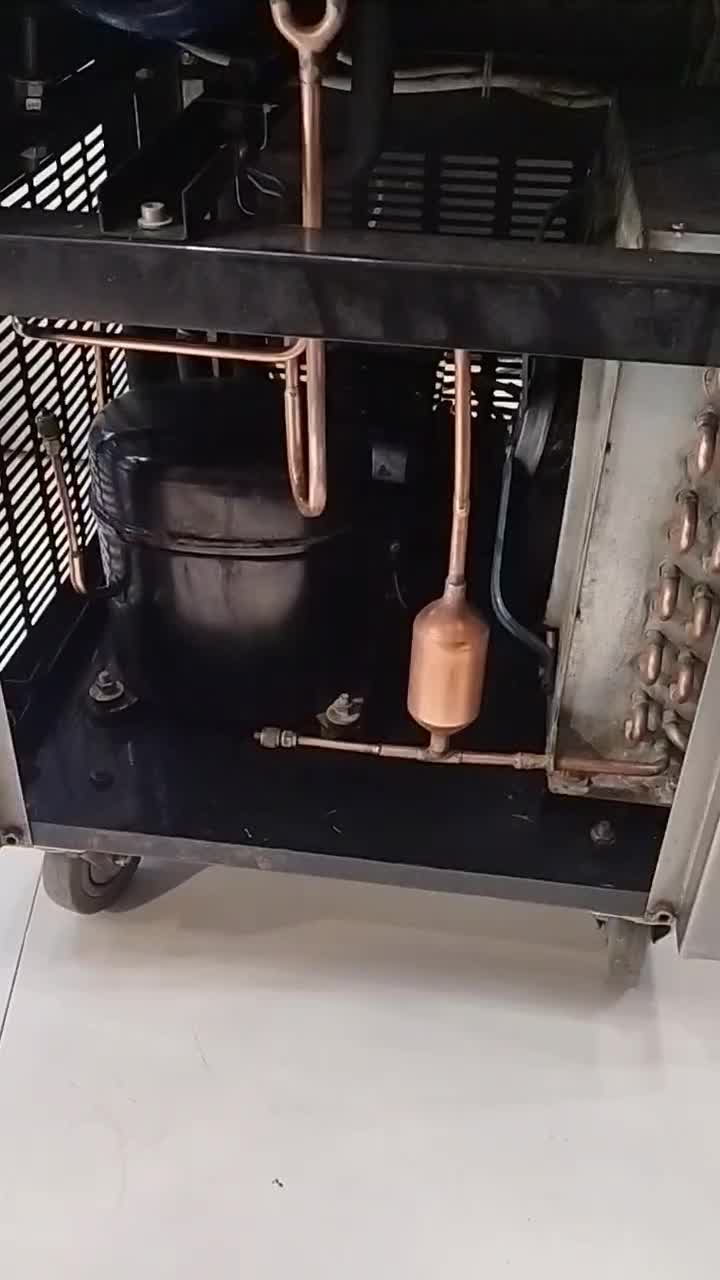 دستگاه بستنی قیفی|کافی‌شاپ و رستوران|بجنورد, |دیوار