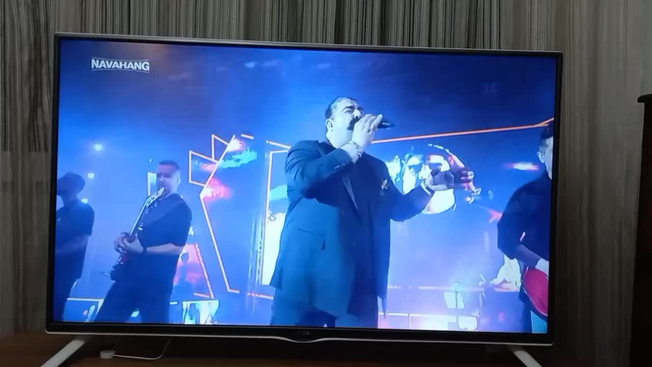 ال ای دی ۴۲اینچ درحد نو|تلویزیون و پروژکتور|شهریار, کهنز|دیوار