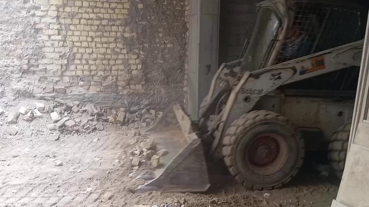 تخریب کار ی خاک برداری|خدمات پیشه و مهارت|قم, سالاریه|دیوار