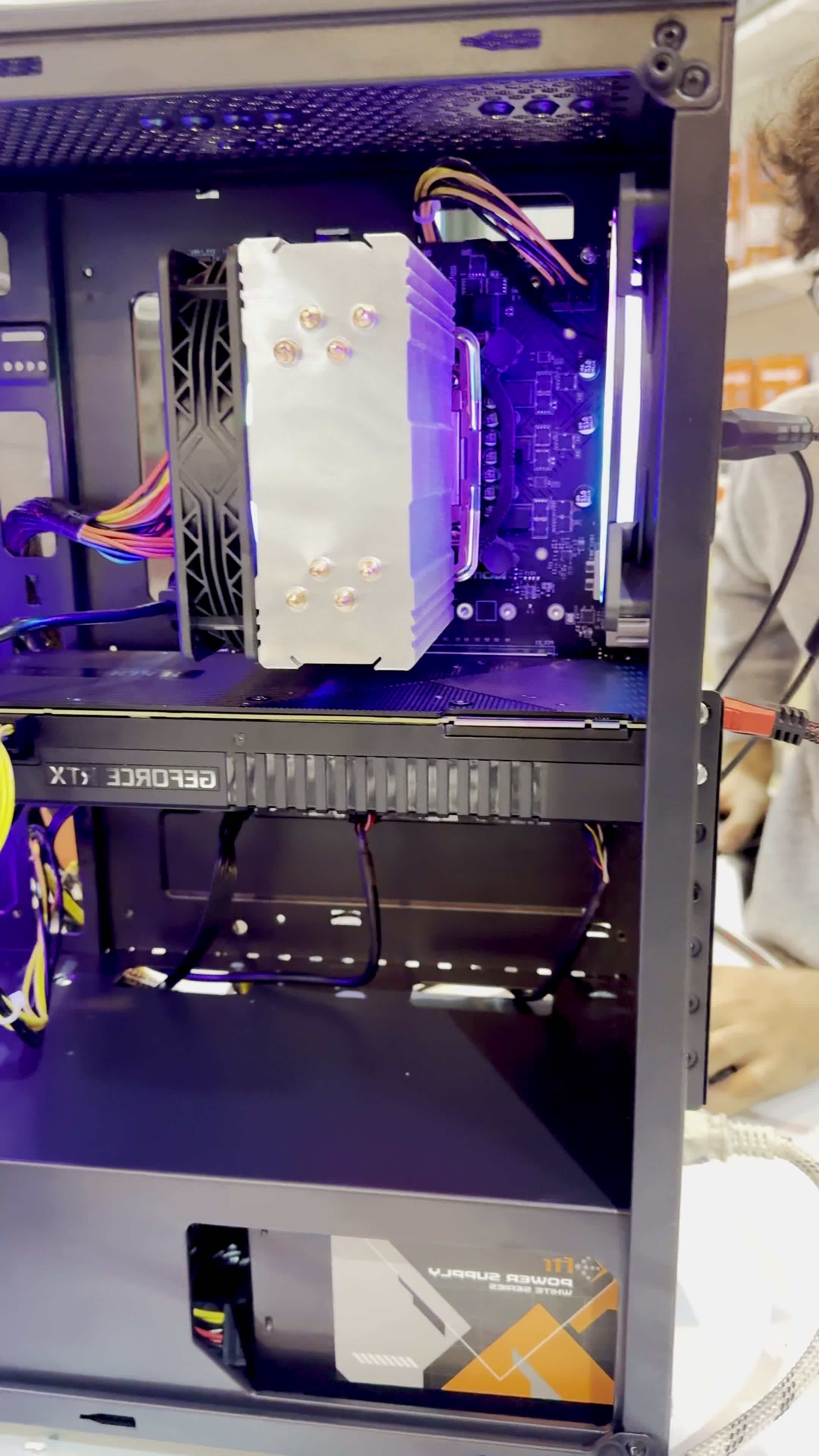 کامپیوتر گیمینگ با گرافیک Rtx2080 مناسب تدوین|رایانه رومیزی|ساوه, |دیوار