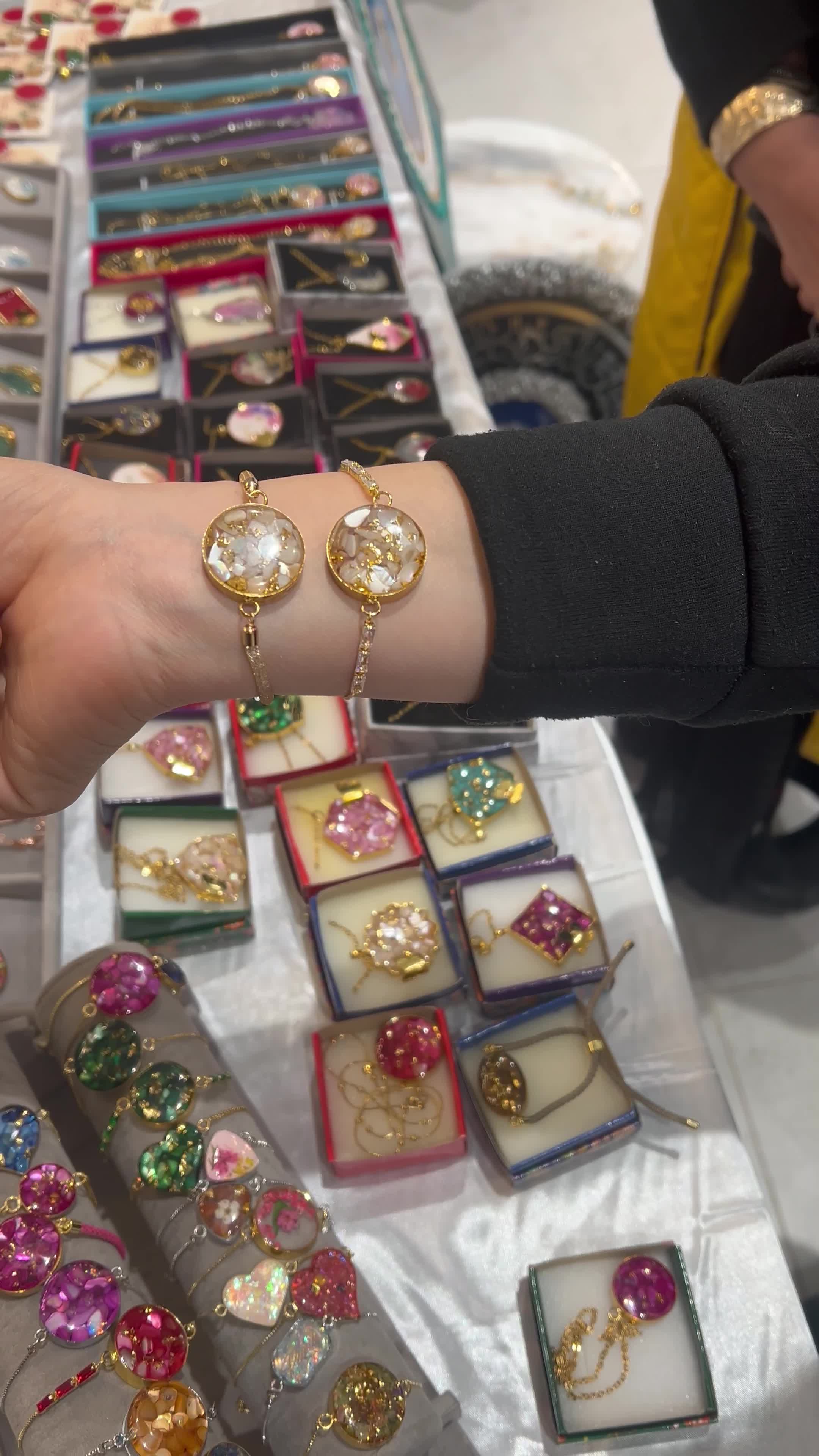 آموزش تخصصی زیورآلات و اکسسوری رزین|خدمات آموزشی|کاشان, درب اصفهان|دیوار