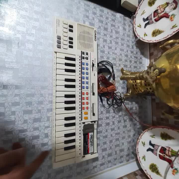 کیبورد قدیمی کاسیو ژاپن سالم با کارت حافظه فابریک|پیانو، کیبورد، آکاردئون|مشکین‌دشت, |دیوار