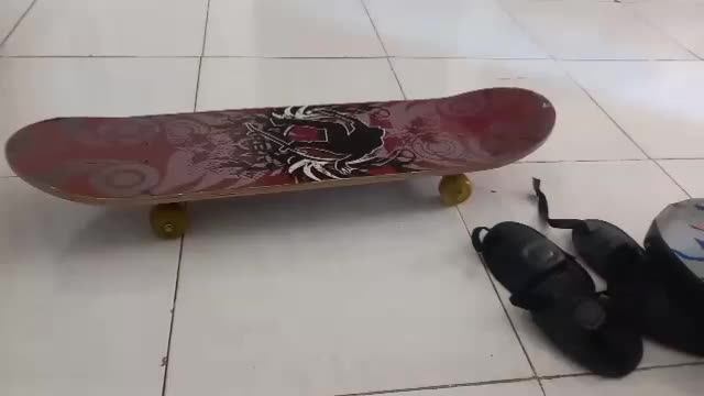 اسکیت برد خارجی  همراه تجهیزات سالم و تمیز|دوچرخه، اسکیت، اسکوتر|تهران, باغ خزانه|دیوار