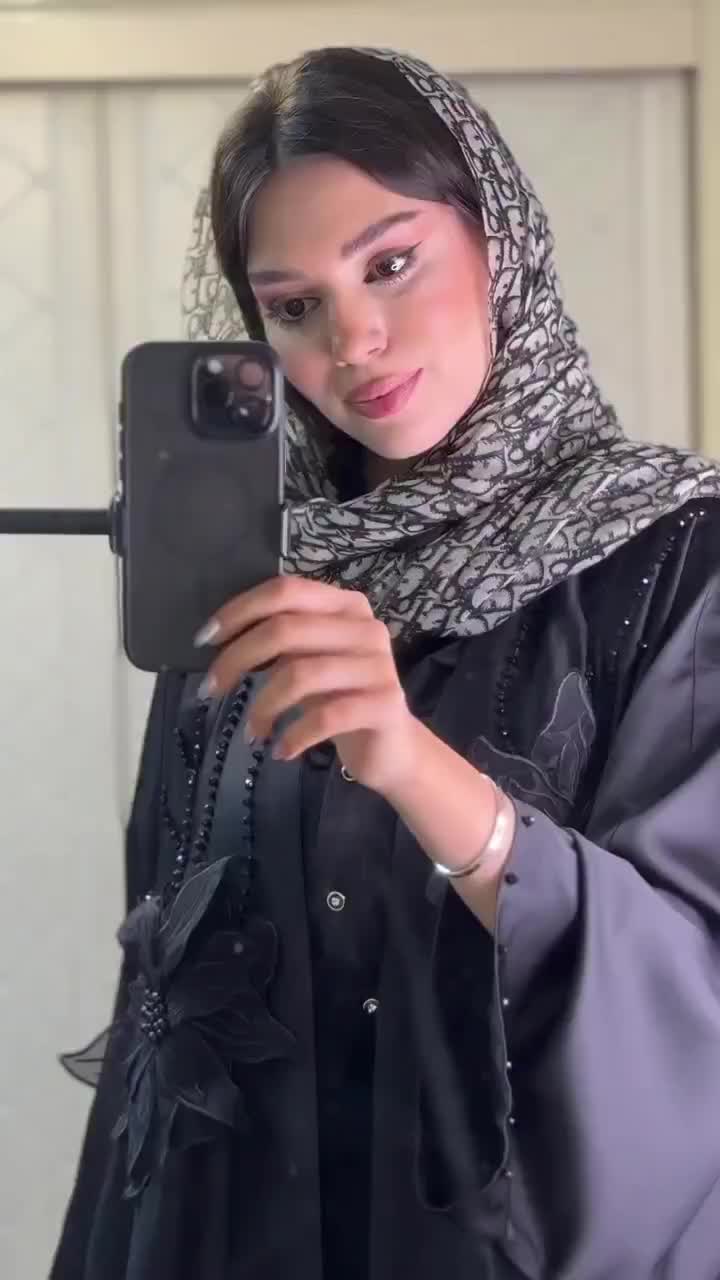 مانتو مجلسی|لباس|تهران, دبستان|دیوار