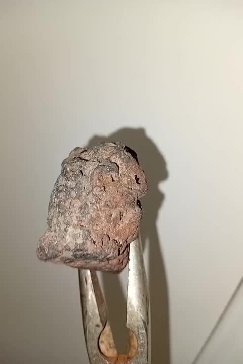 سنگ نمیدونم چیه آهن ربا میکشد|بدلیجات|اراک, |دیوار