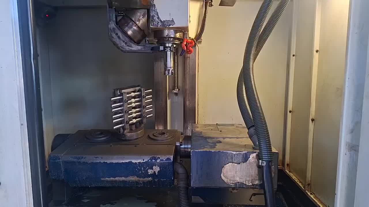 فرز ۵ محور همزمان مدل ۲۰۰۴ cnc|ماشین‌آلات صنعتی|تهران, سردارجنگل|دیوار