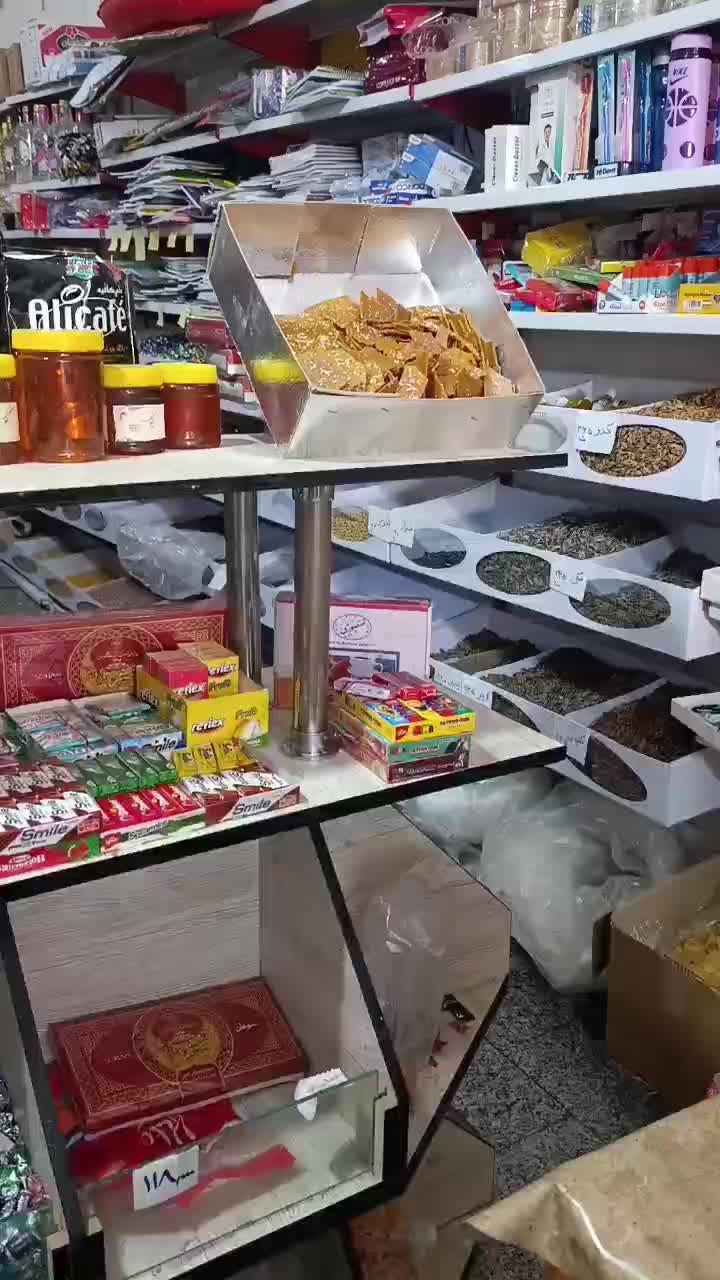 قفسه وسط ویترین ام دی اف وشیشه حبوبات و شکلات تخمه|فروشگاه و مغازه|قم, پردیسان|دیوار