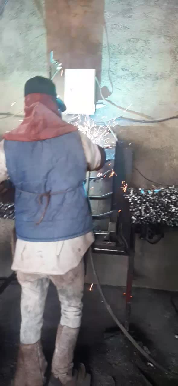 جوشکار co2 و کارگر ساده|استخدام صنعتی، فنی، مهندسی|شهریار, رضی آباد پایین|دیوار