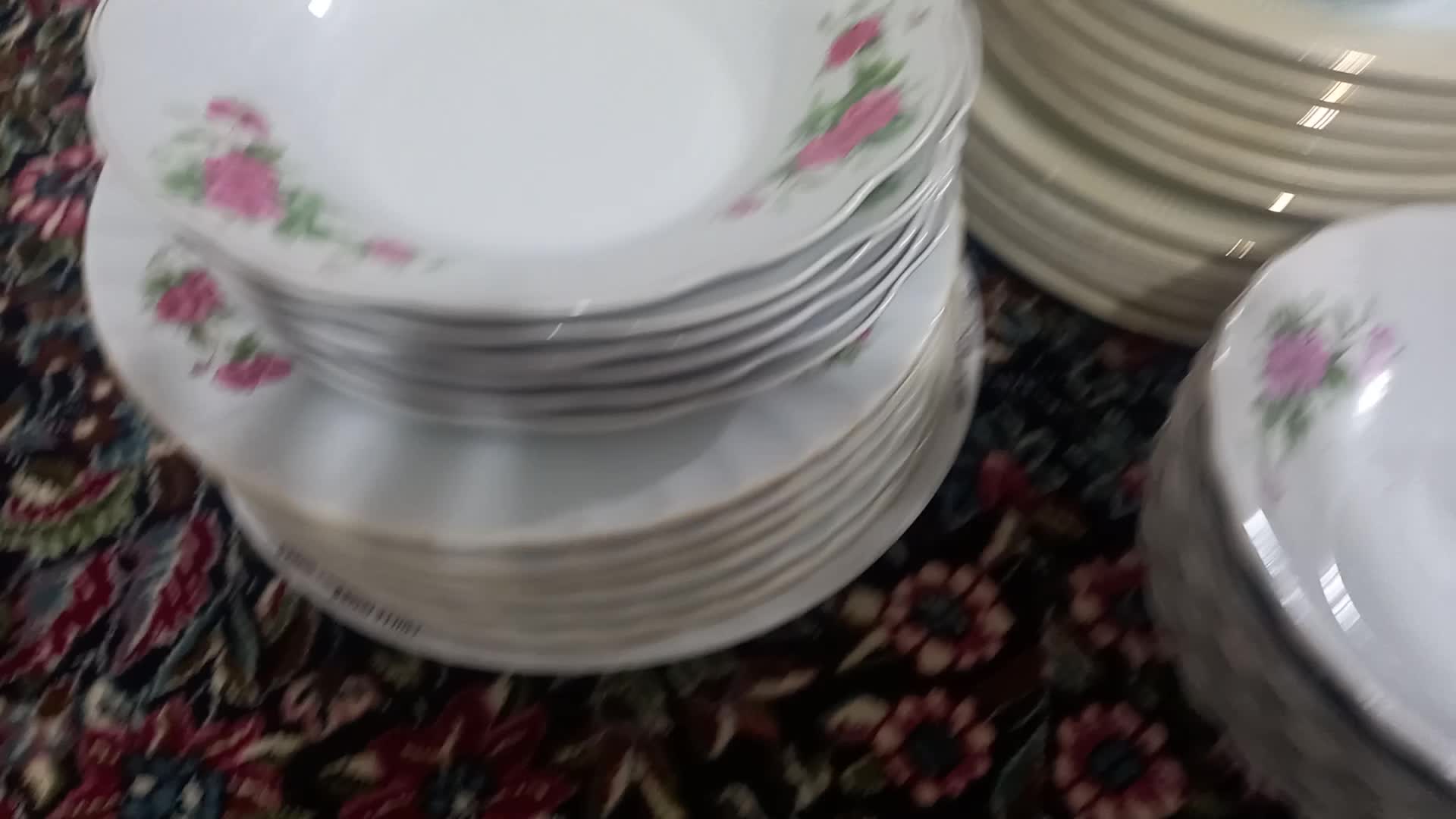 مقداری ظروف چینی|ظروف سرو و پذیرایی|بروجرد, |دیوار