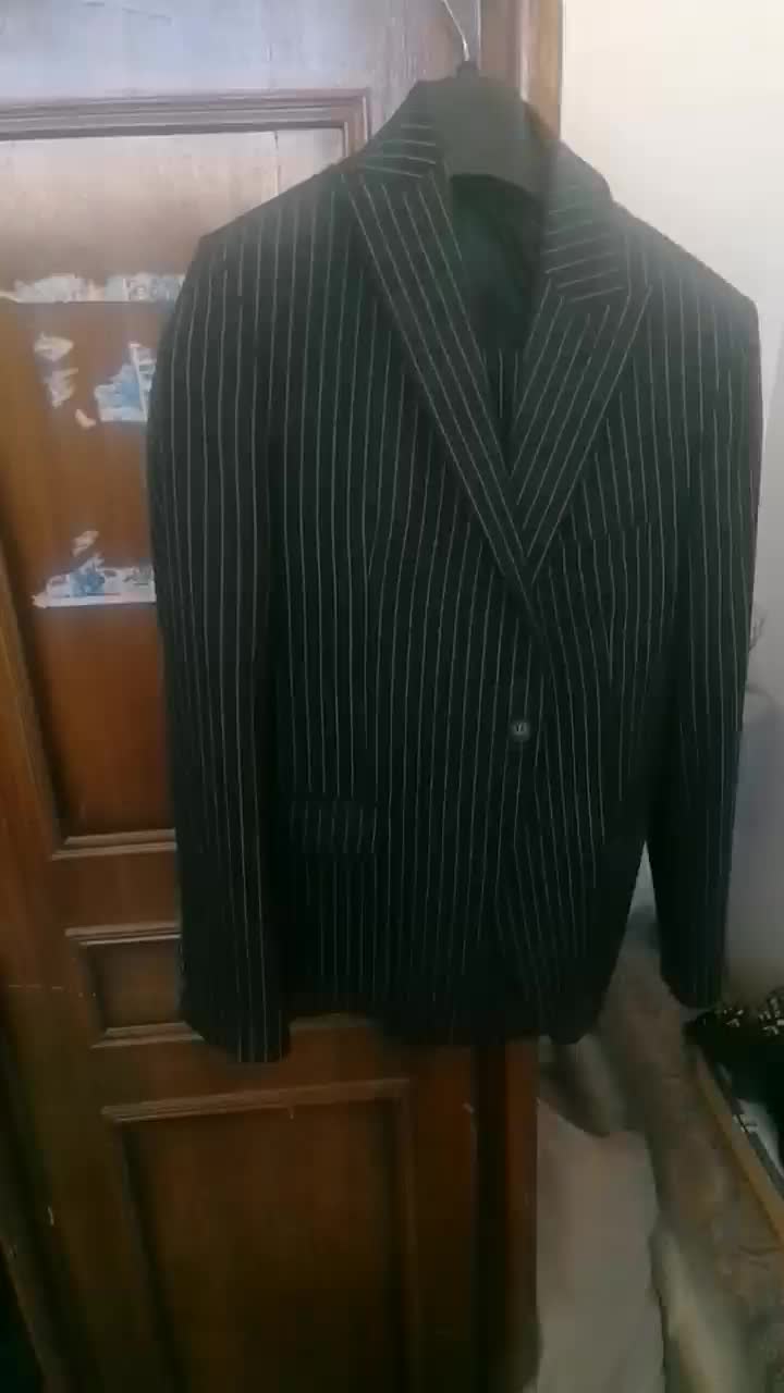 کت شلوار مشکی|لباس|اصفهان, باغ دریاچه|دیوار