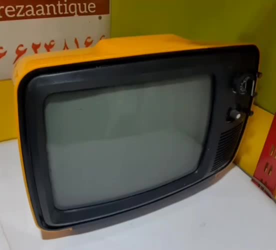 تلویزیون قدیمی ضبط صوت|کلکسیون اشیاء عتیقه|فسا, |دیوار