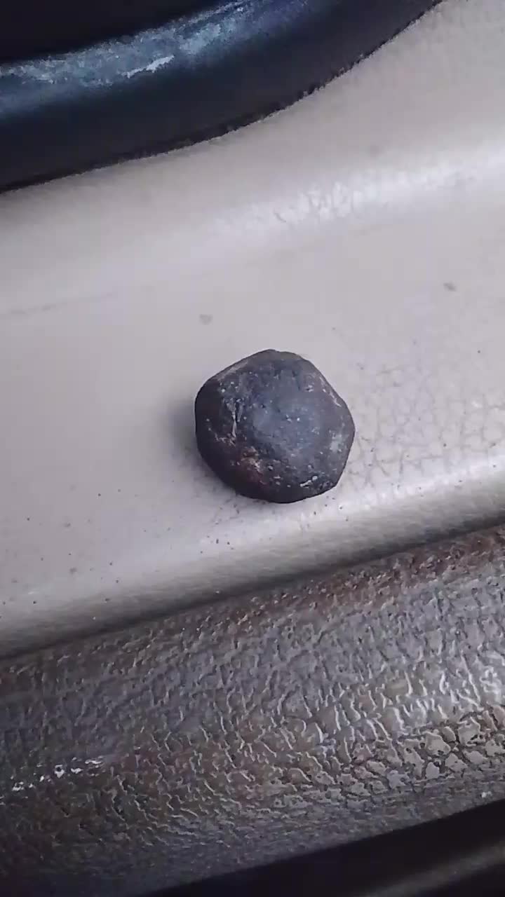 شهاب سنگ|کلکسیون اشیاء عتیقه|شیراز, سرو|دیوار