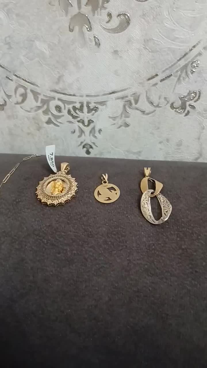 آویز طلا الیزابت نو نو+تعدادی آویز و زنجیر ۱۸ عیار|جواهرات|اردبیل, |دیوار