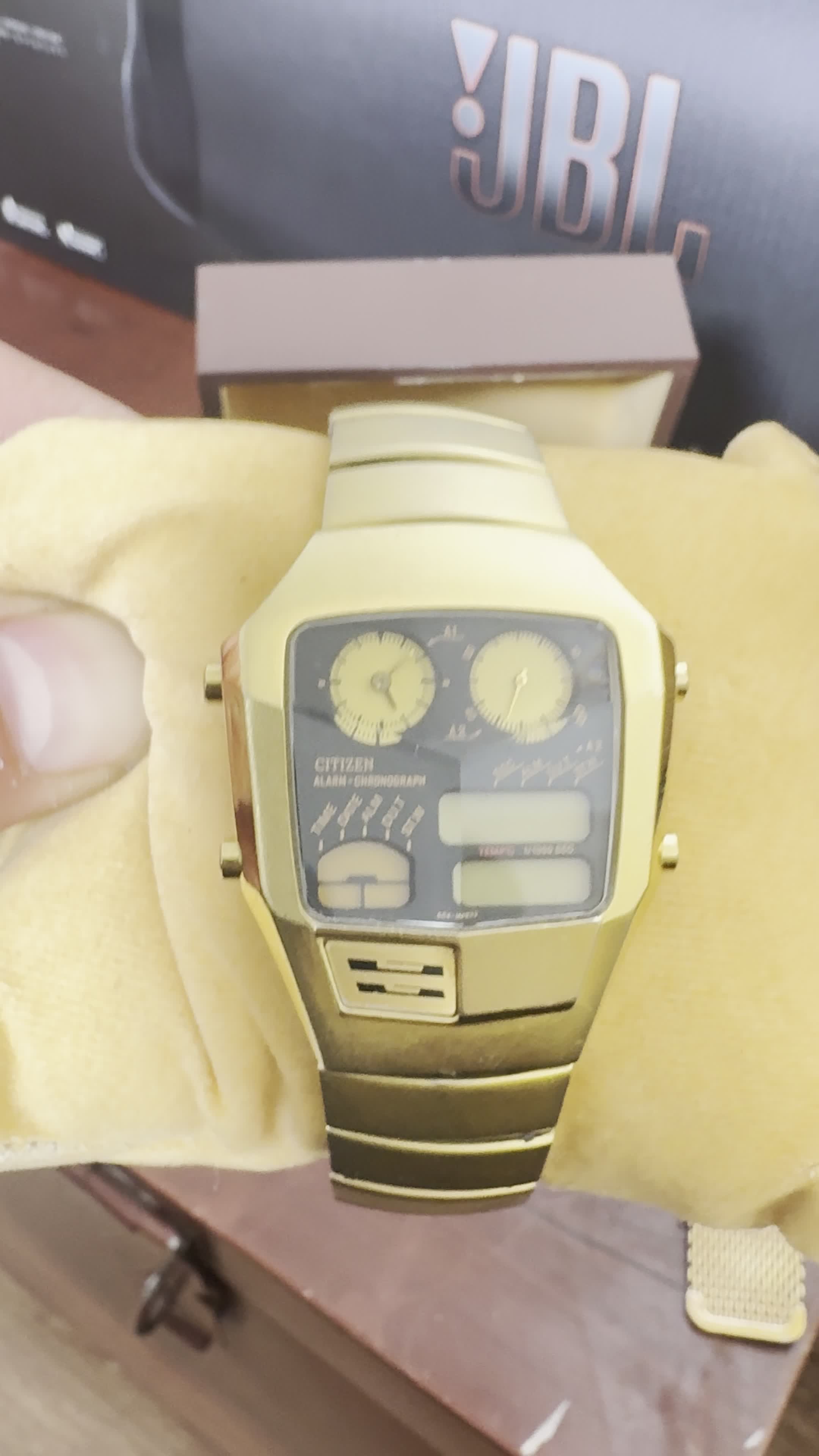 ساعت سیتیزن  مدل شیشه الماس  فضایی|ساعت|بانه, |دیوار