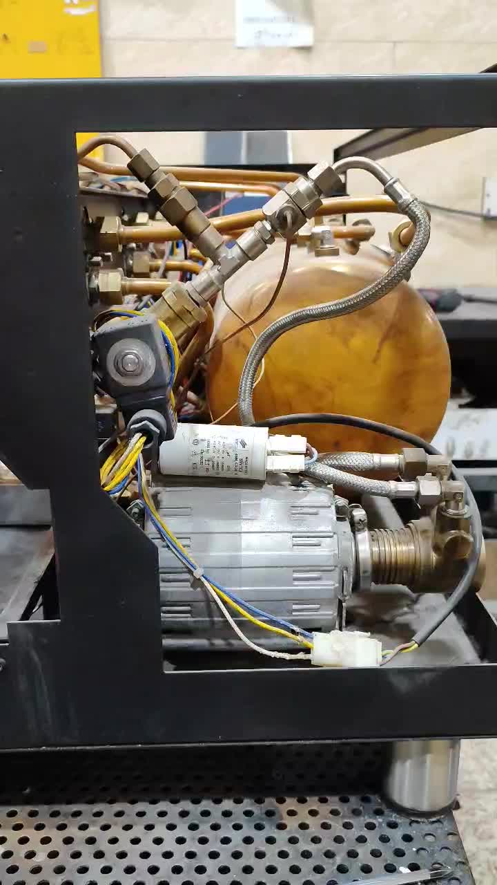 تعمیر کار دستگاه اسپرسو ساز صنعتی و خانگی|خدمات پیشه و مهارت|میانه, |دیوار