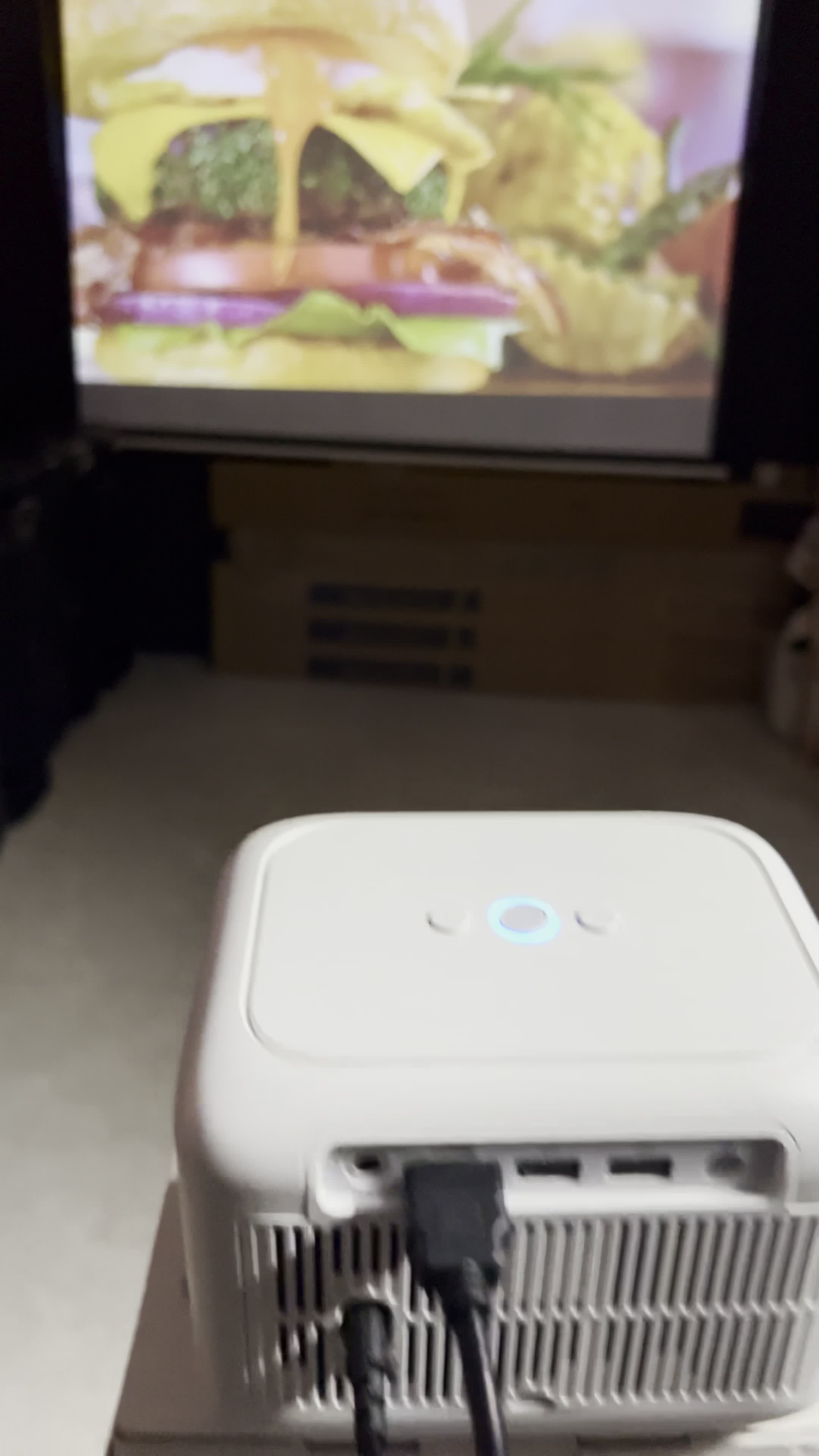 ویدئو پروژکتور پرتابل یابر yaber e1|تلویزیون و پروژکتور|تهران, نارمک|دیوار