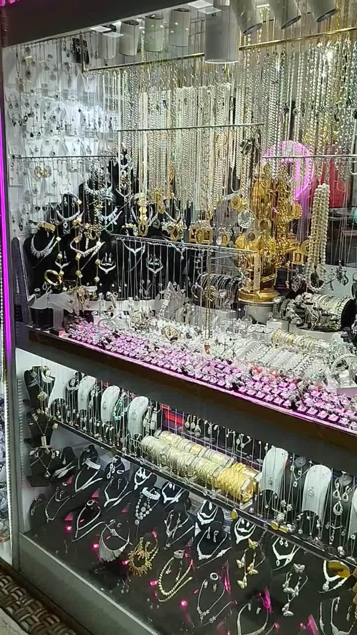 گالری نقره و جواهرات یوتاب نامی آشناست|جواهرات|بروجرد, |دیوار