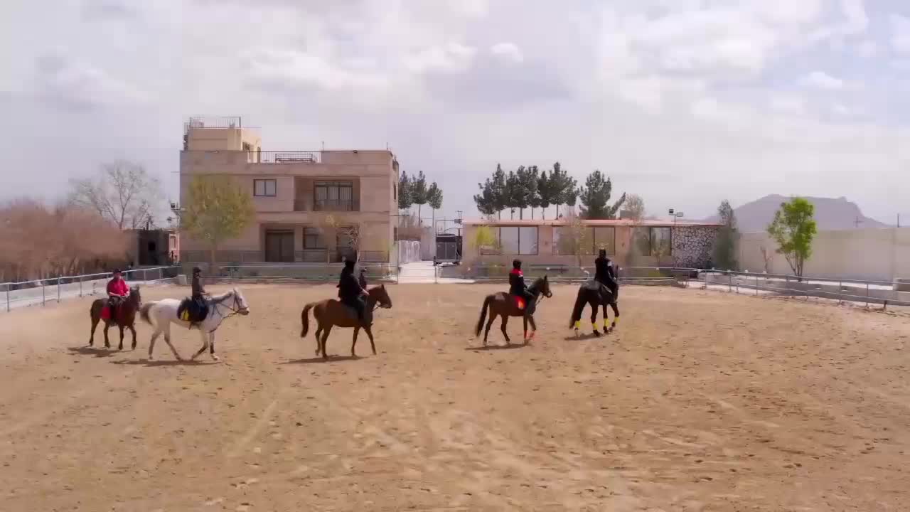 آموزش سوارکاری و اسب سواری|اسب و تجهیزات اسب‌سواری|اصفهان, کوی نرگس|دیوار