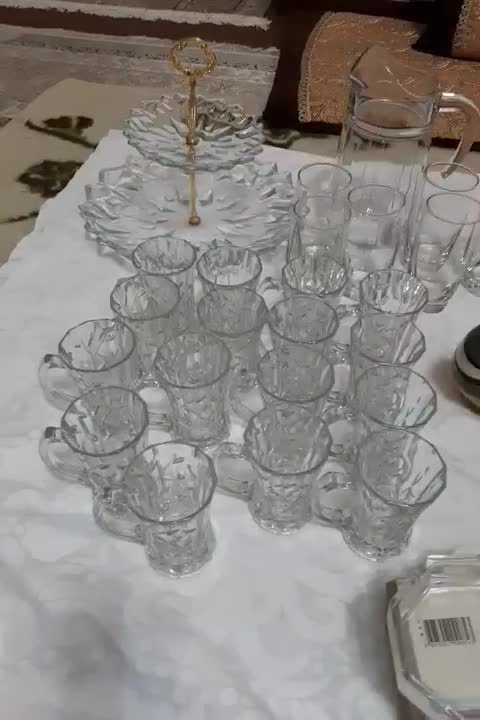 فروش تعدادی چینی آلات در حدنو|ظروف سرو و پذیرایی|صدرا-فارس, فاز ۱|دیوار