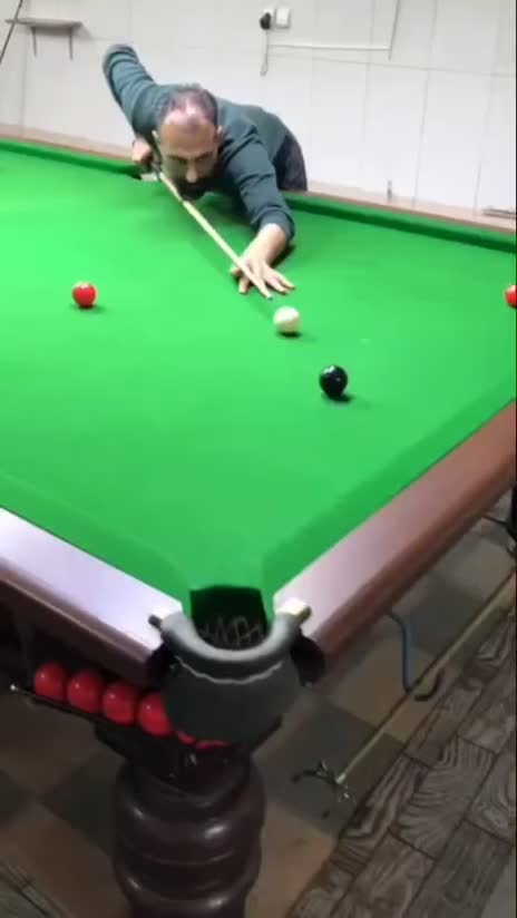 میز‌ ببلیارد  حرفه ای و کاملا سالم فقط یدونش مونده|ورزش‌های توپی|خوی, |دیوار