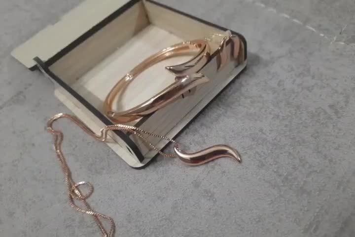 بدلیجات|زیورآلات و اکسسوری|اصفهان, خواجه عمید|دیوار