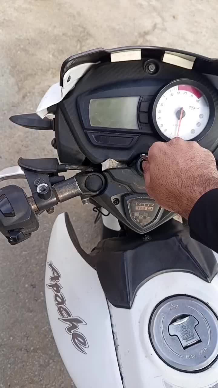 اپاچی ۱۸۰|موتورسیکلت|قلقل رود, |دیوار