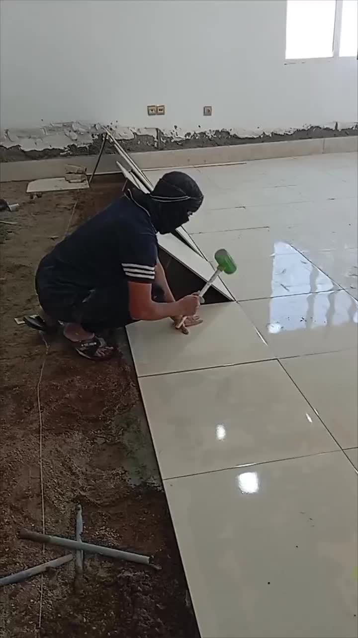 کاشی کار،سرامیک کار،سنگ کف حیاط،نمای رومی،کارباچسب|خدمات پیشه و مهارت|زابل, |دیوار