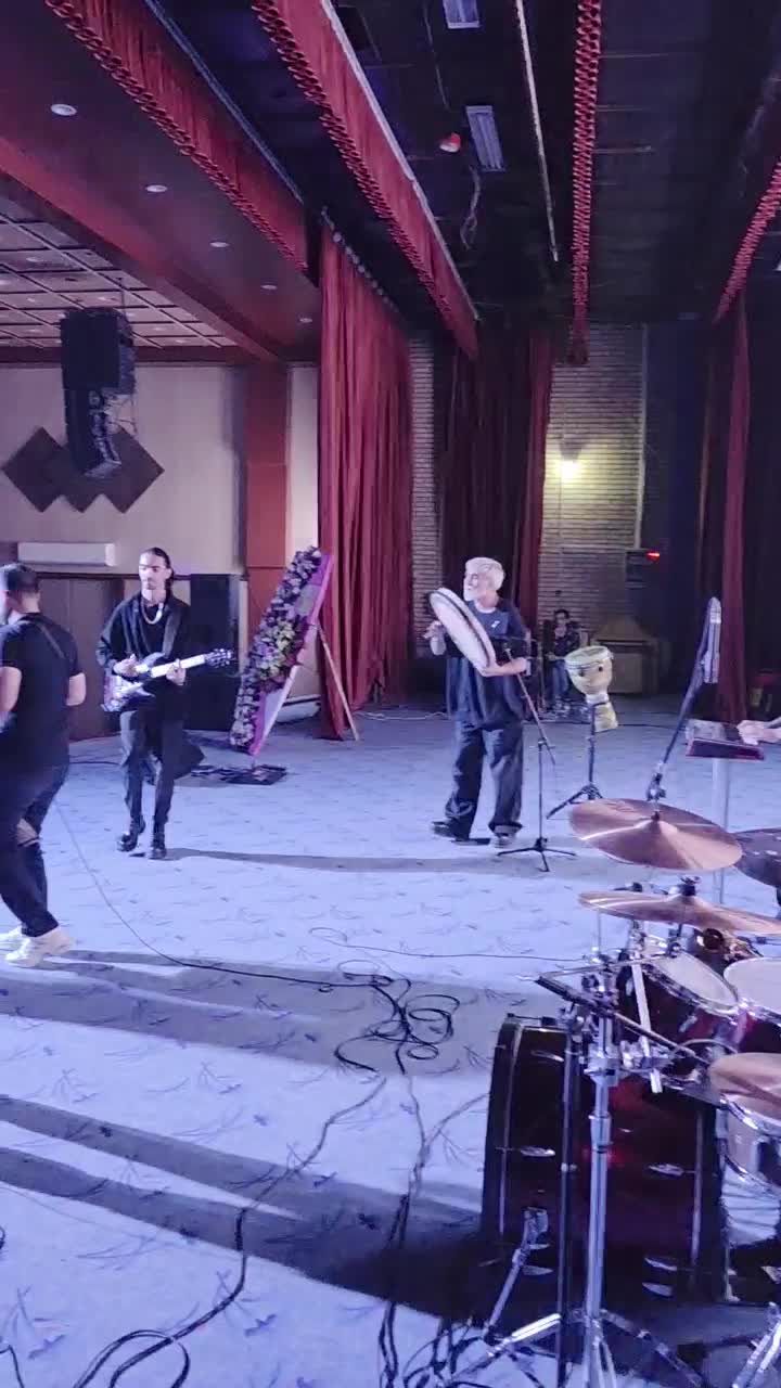 اجرای موسیقی پاپ و تلفیقی شاد|خدمات پذیرایی، مراسم|اصفهان, نقش جهان|دیوار